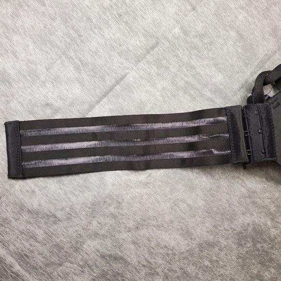 GATHER Plunge Shell Shape Push Up Bra Detachable Straps - Picture 6 of 6